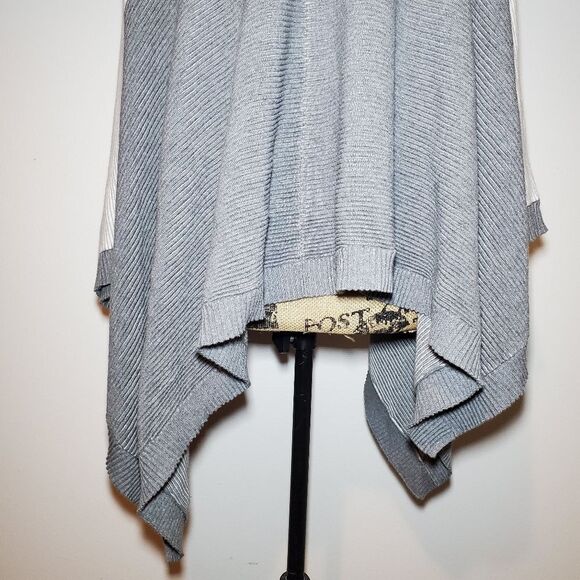 Lululemon It All Lines Up Poncho - Picture 13 of 15